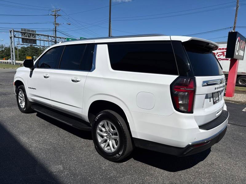 Used 2024 Chevrolet Suburban LT image 5