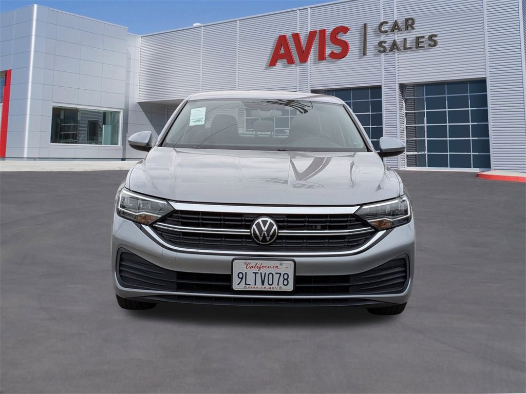 Used 2024 Volkswagen Jetta SE image 2