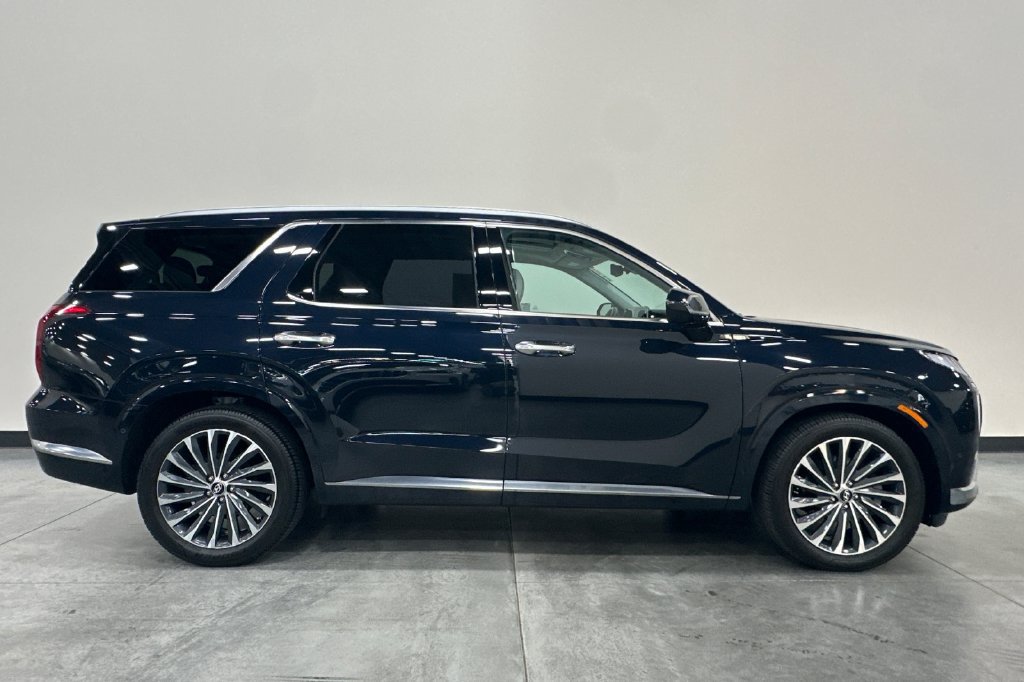 Used 2023 Hyundai Palisade Calligraphy AWD/4WD image 3