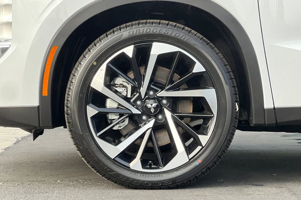 New 2025 Mitsubishi Outlander SE image 26