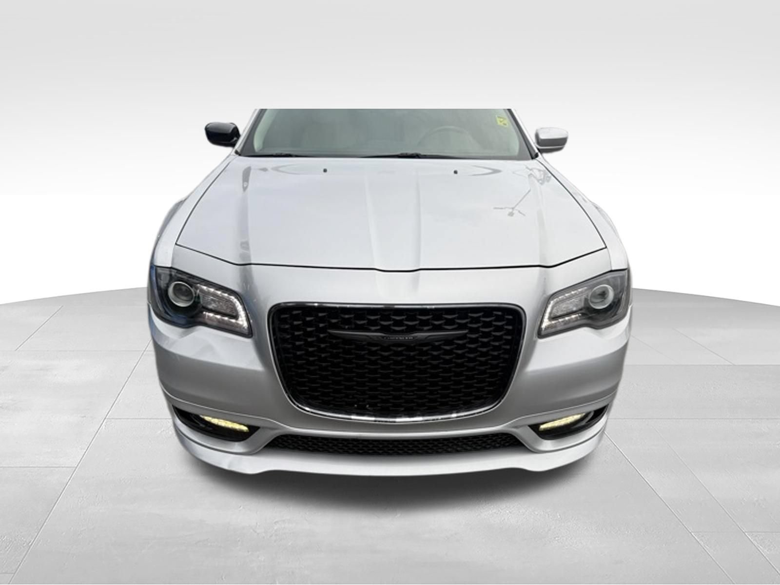 Used 2020 Chrysler 300 Touring L w/ Quick Order Package 2EF RWD image 6