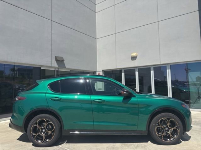 New 2025 Alfa Romeo Stelvio Sprint AWD/4WD image 3