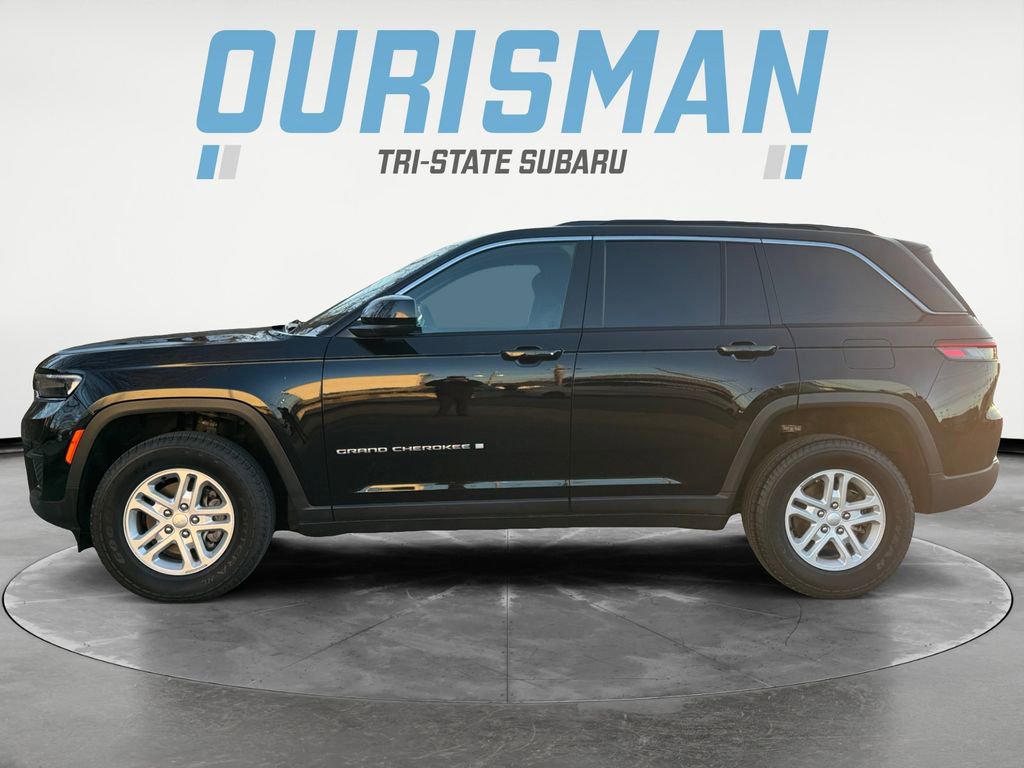 Used 2024 Jeep Grand Cherokee Laredo image 3