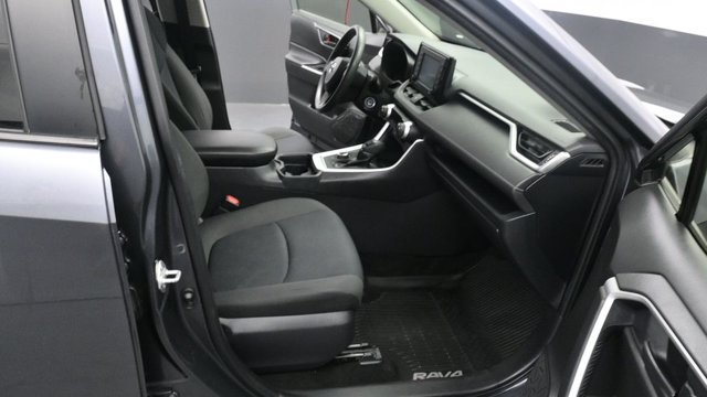 Used 2021 Toyota RAV4 LE AWD/4WD image 15