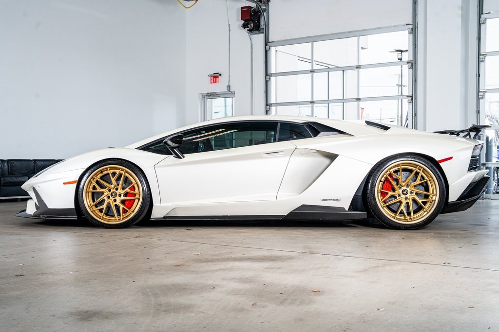 Used 2017 Lamborghini Aventador S image 8