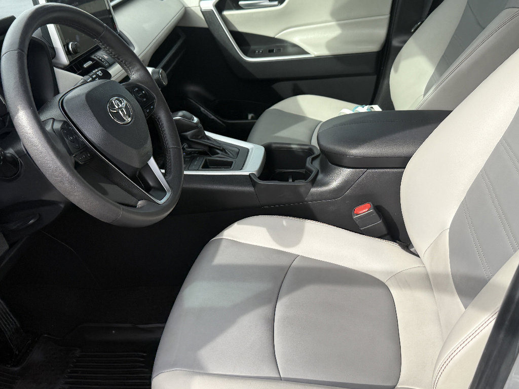 Used 2023 Toyota RAV4 XLE Premium FWD image 10