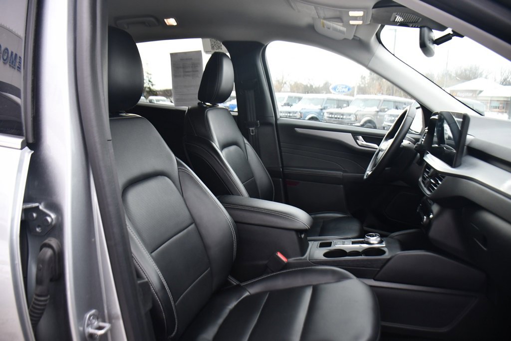 Used 2024 Ford Escape Platinum image 16