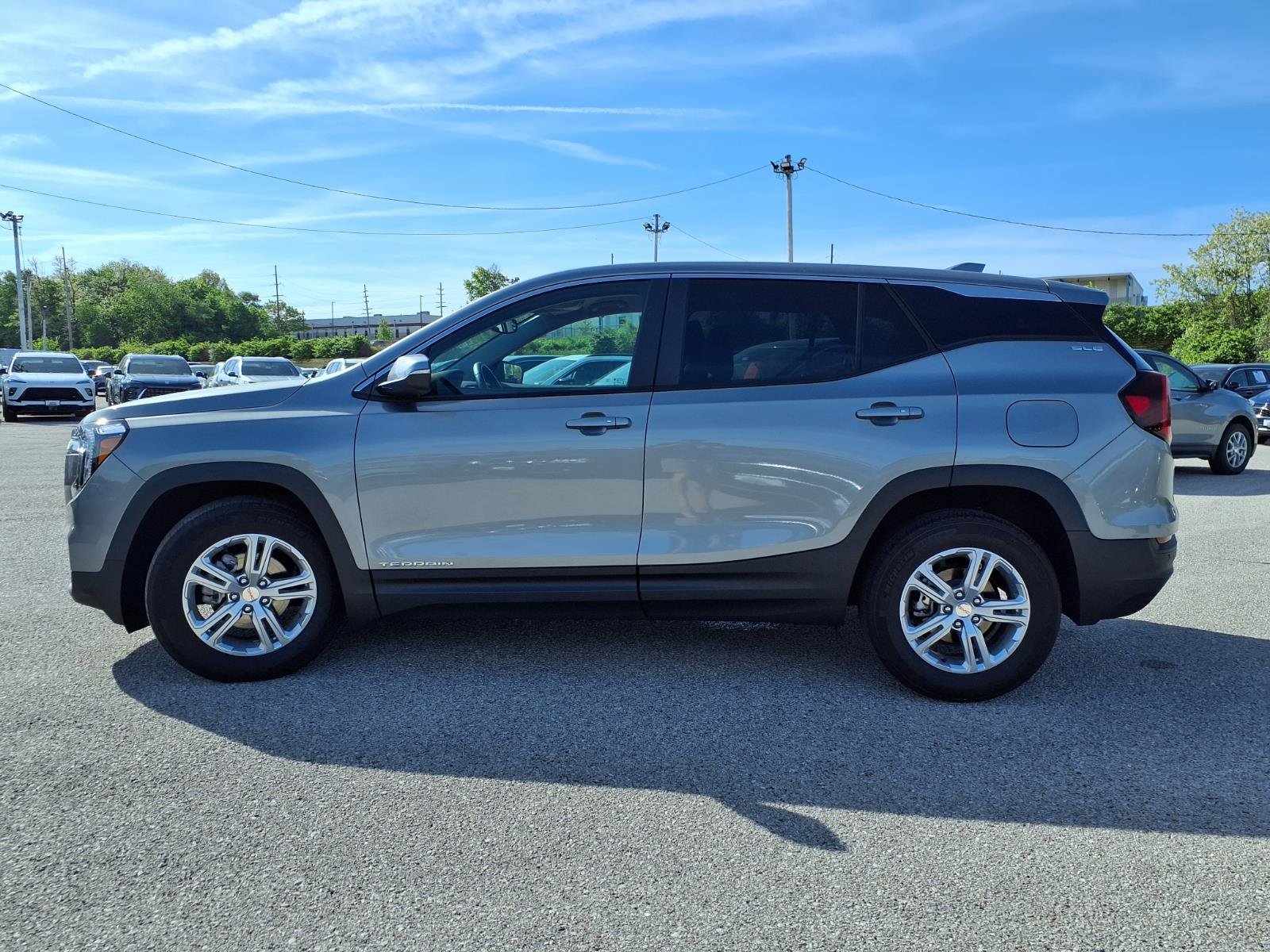 Used 2024 GMC Terrain SLE FWD image 34