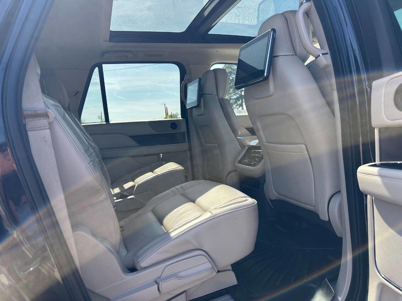 Used 2019 Lincoln Navigator L Reserve image 31