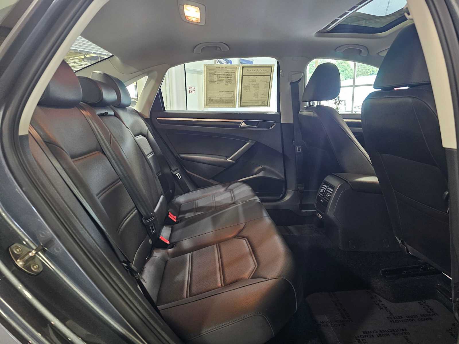 Used 2019 Volkswagen Passat 2.0T SE R-Line FWD image 12