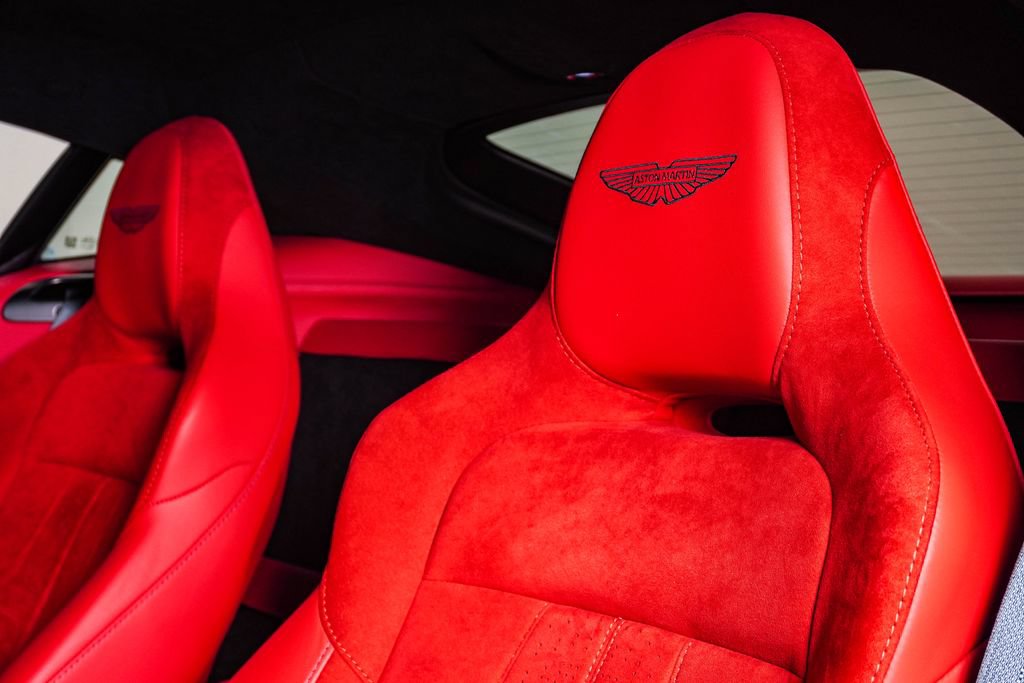 Used 2025 Aston Martin V8 Vantage Roadster RWD image 21