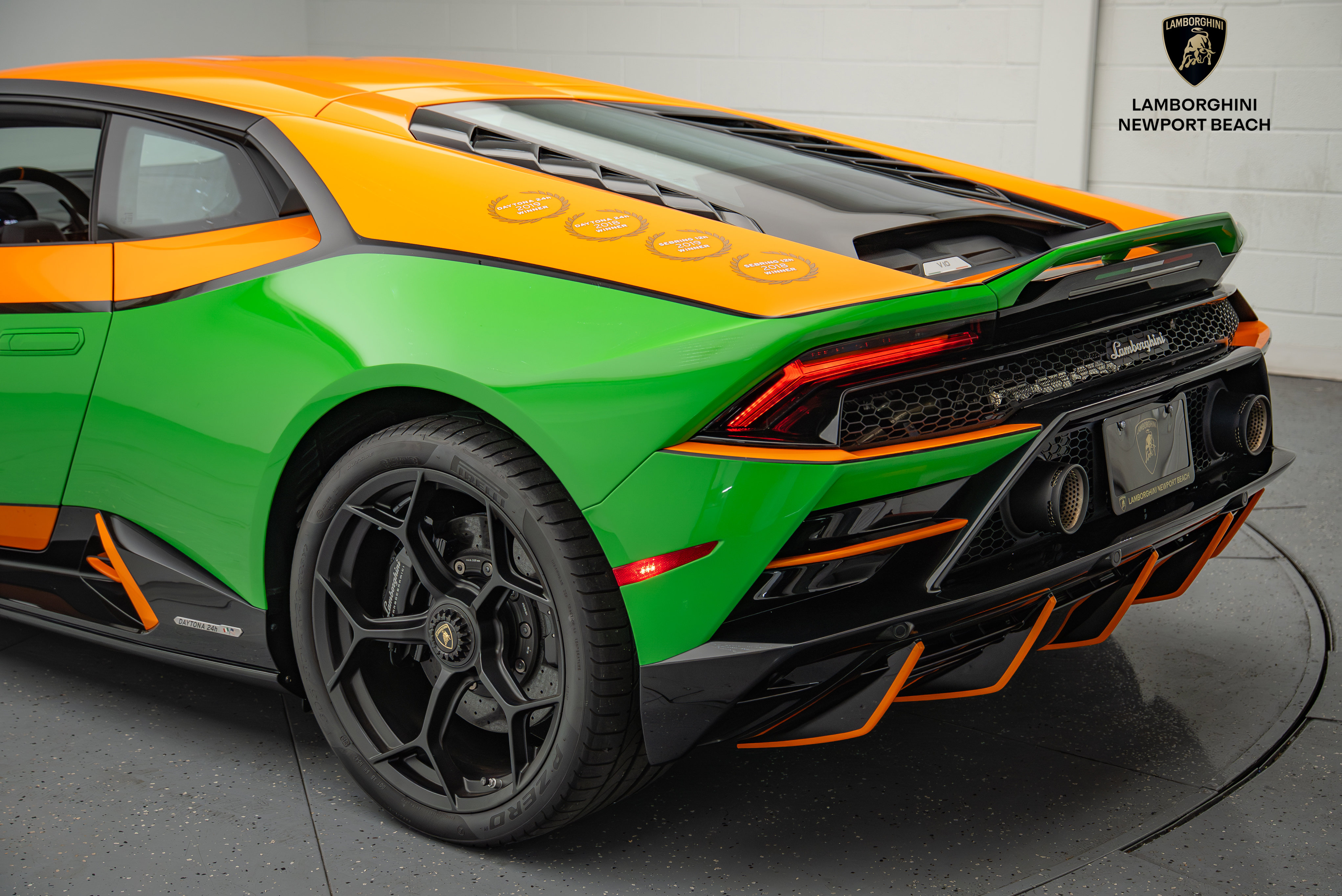 Used 2020 Lamborghini Huracan EVO image 17