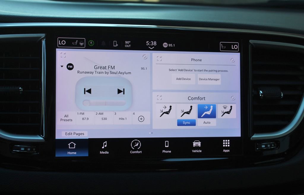 Used 2023 Chrysler Pacifica Touring-L FWD image 13