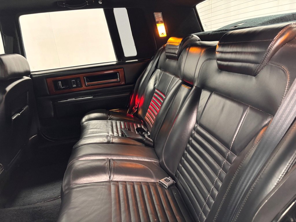 Used 1993 Cadillac Fleetwood Sedan FWD image 21