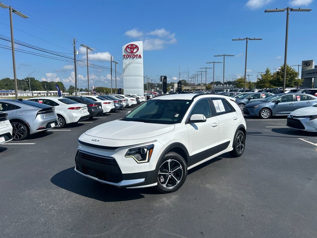 Used 2023 Kia Niro EX image 1
