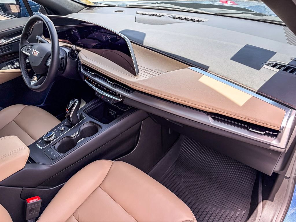 Used 2025 Cadillac XT4 Premium Luxury w/ Cold Weather Package AWD/4WD image 36