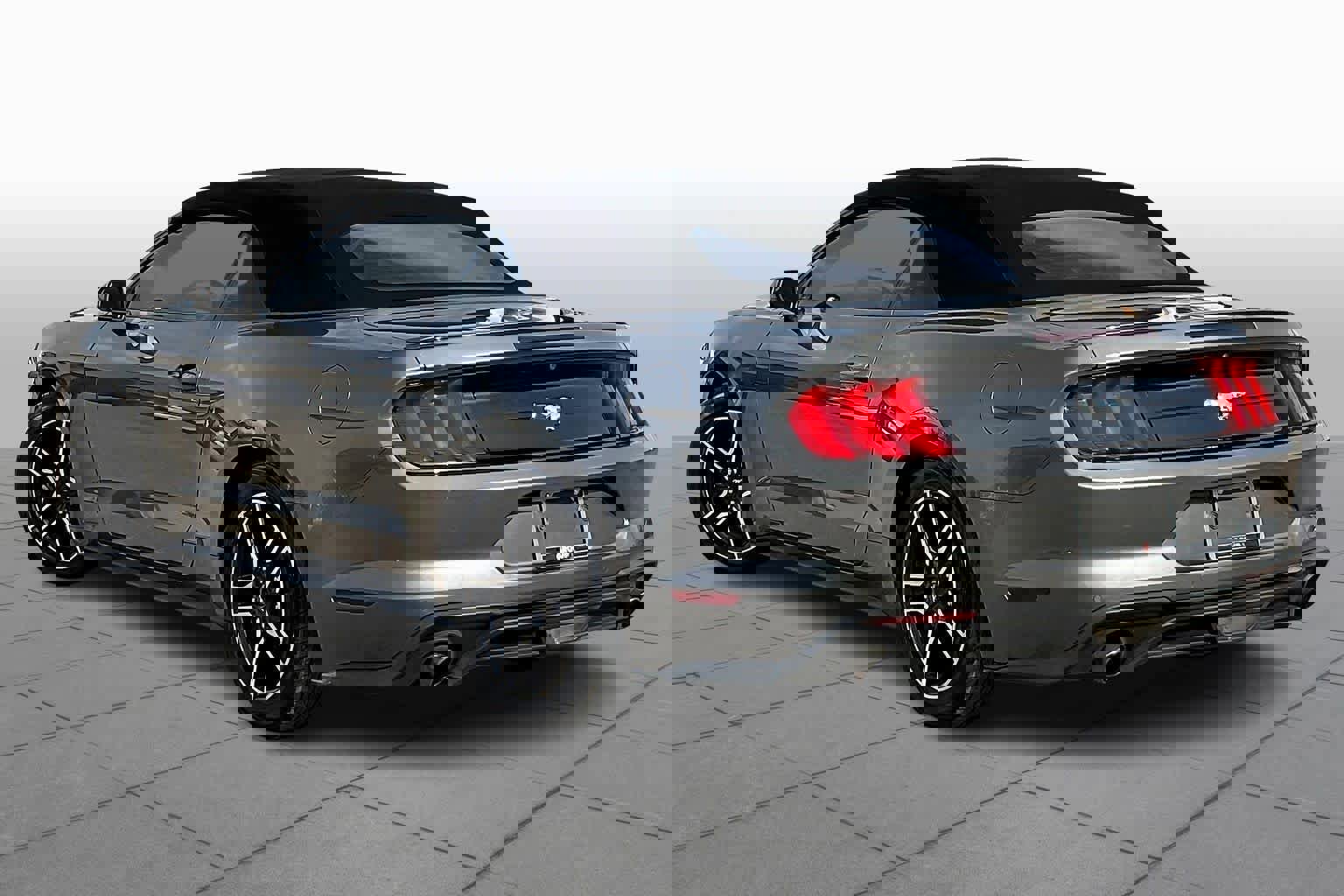 Used 2022 Ford Mustang Premium image 9