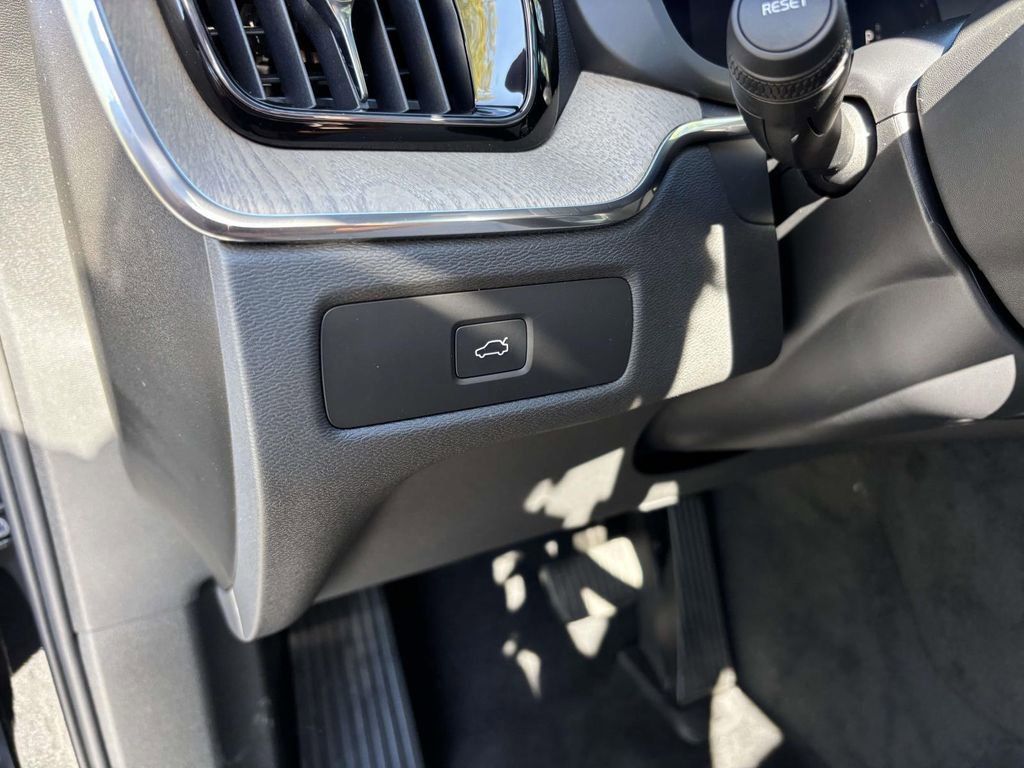 New 2026 Volvo XC60 B5 Plus w/ Protection Package Premier image 14