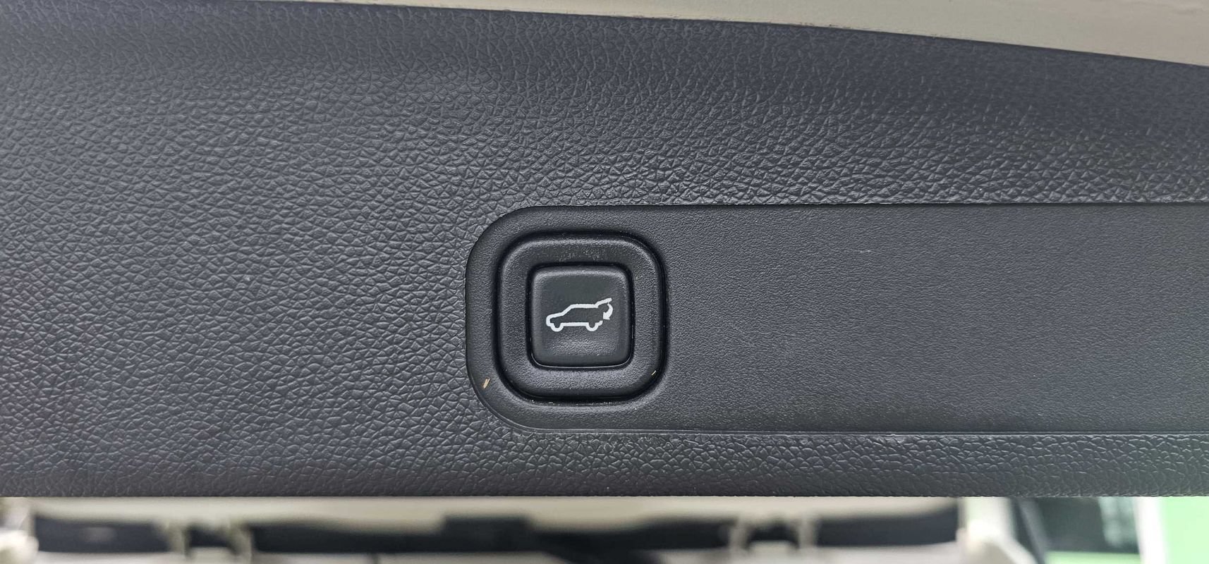 Used 2013 Cadillac Escalade ESV Luxury AWD/4WD image 24