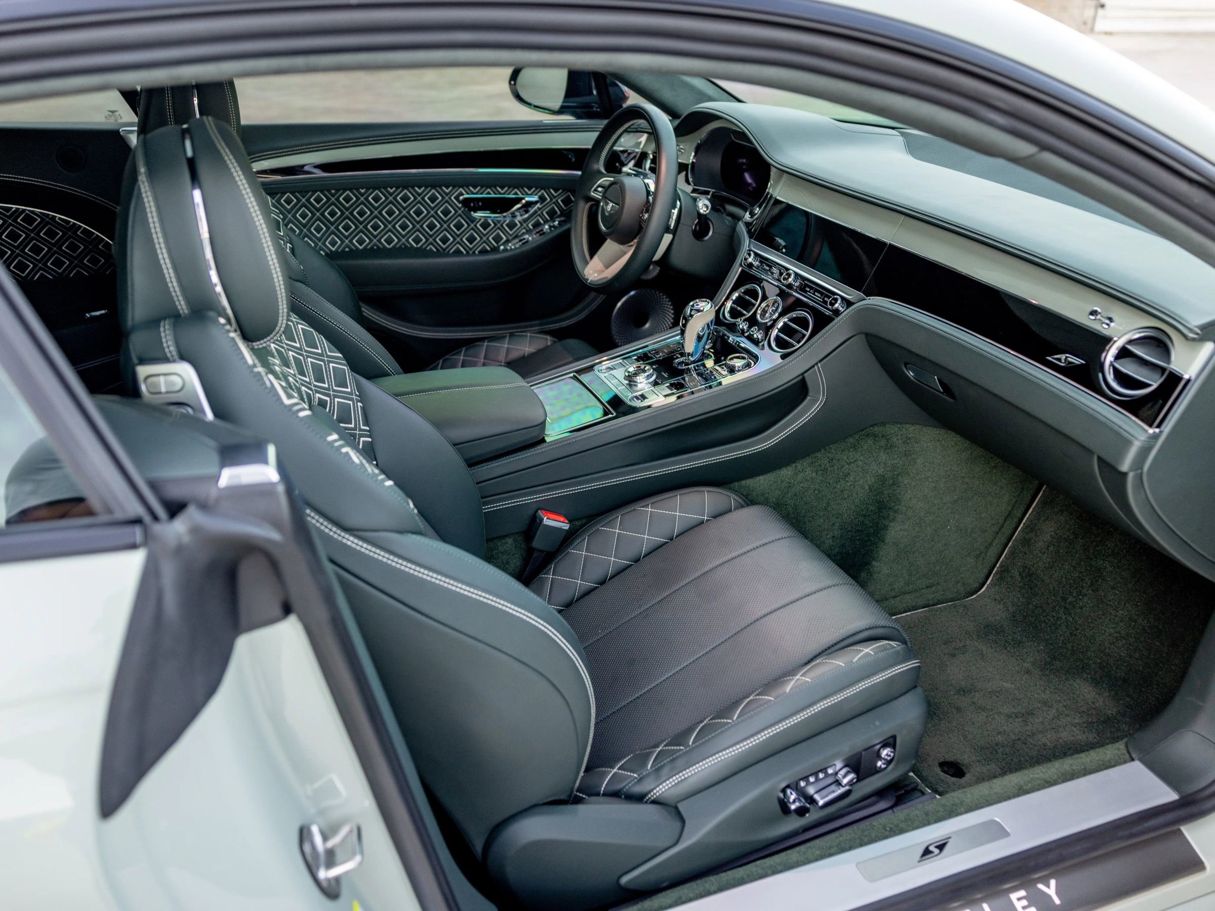 Used 2023 Bentley Continental GT Mulliner AWD/4WD image 13