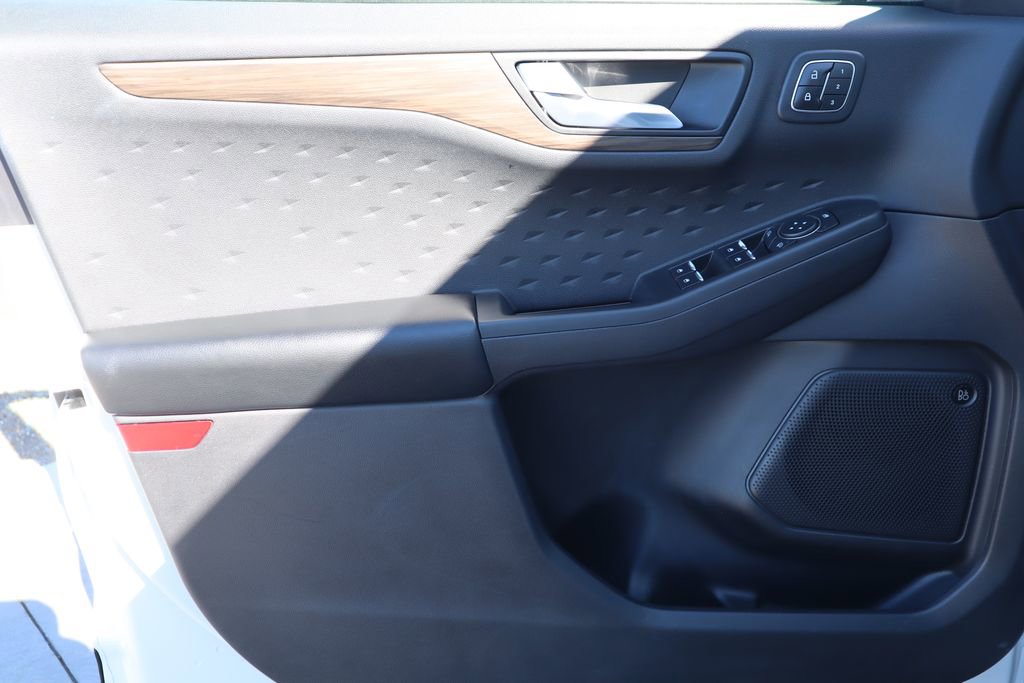 Used 2020 Ford Escape Titanium image 23