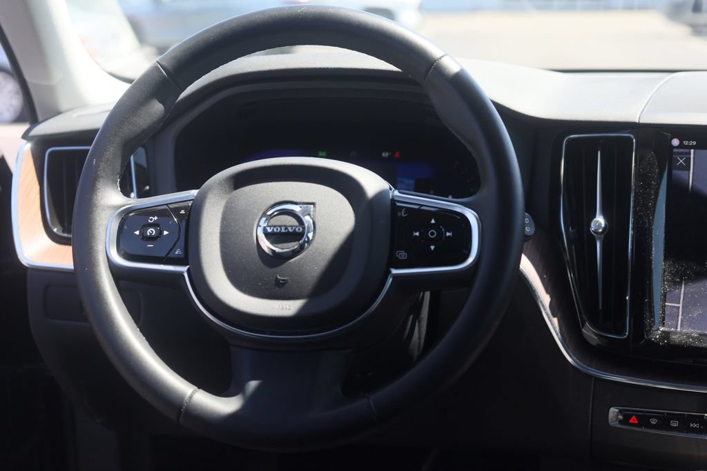 Used 2024 Volvo XC60 B5 Plus w/ Protection Package Premier AWD/4WD image 23