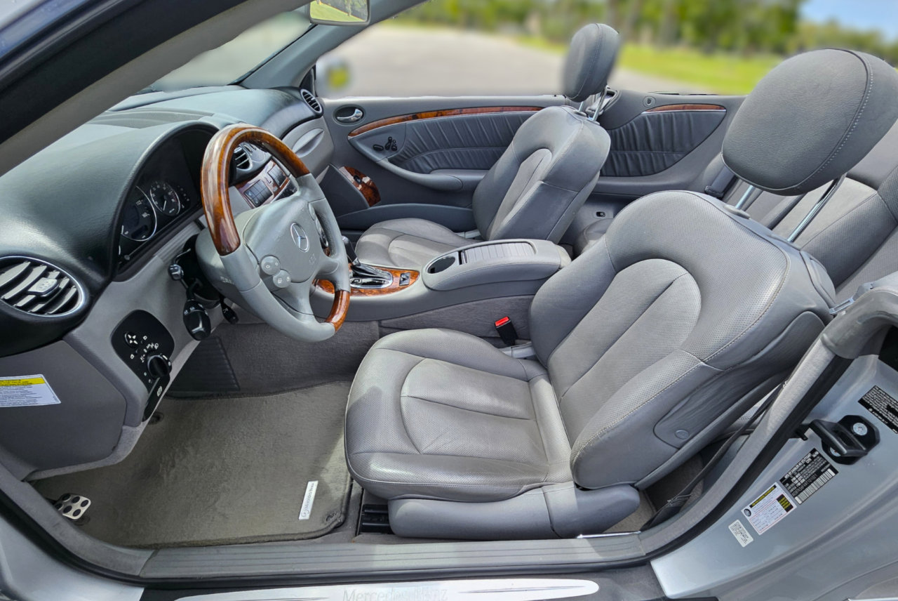 Used 2009 Mercedes-Benz CLK 350 Cabriolet w/ Appearance Pkg image 12