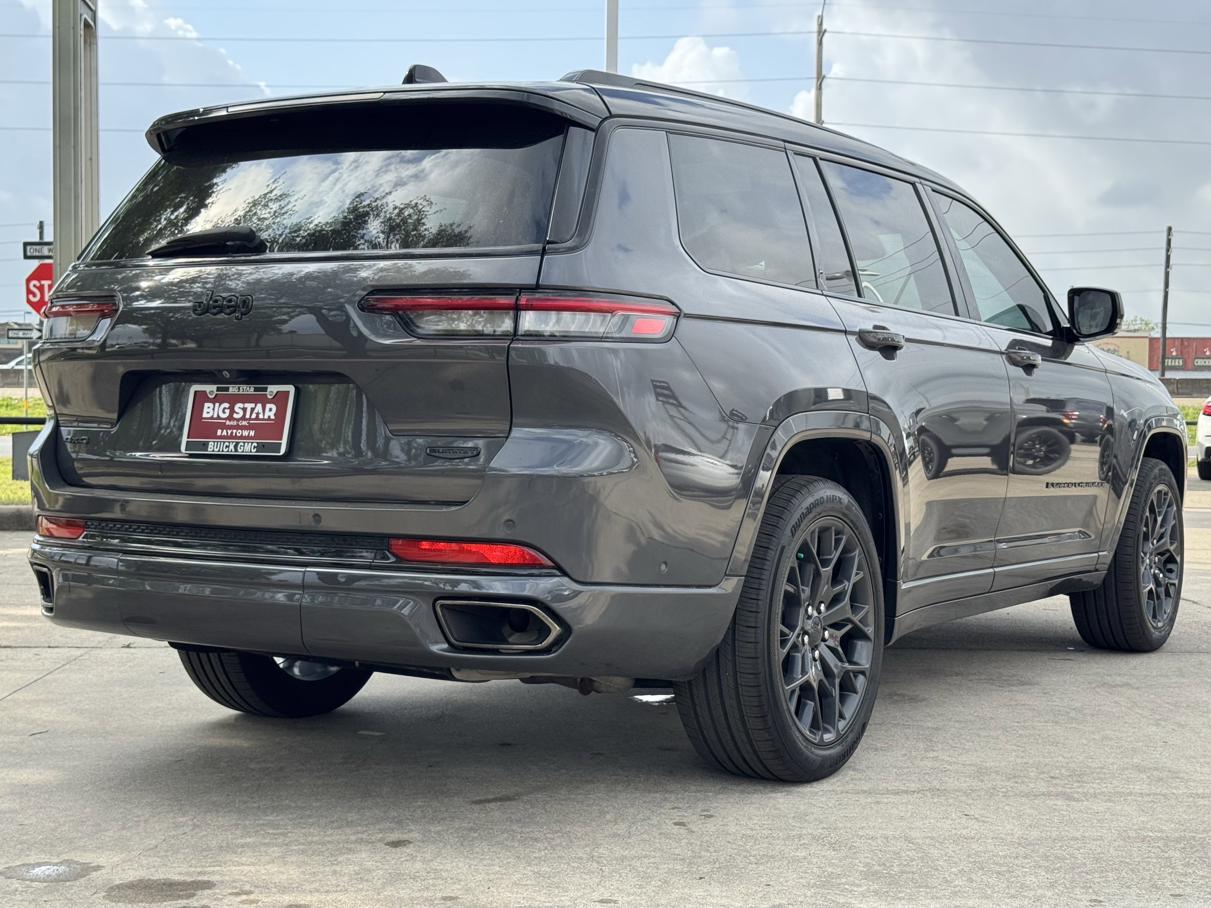 Used 2024 Jeep Grand Cherokee L Summit w/ High Altitude Package image 8