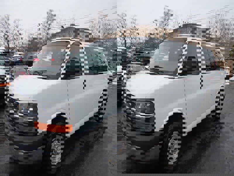 Used 2017 Chevrolet Express 2500 LT w/ LT Preferred Equipment Group image 3