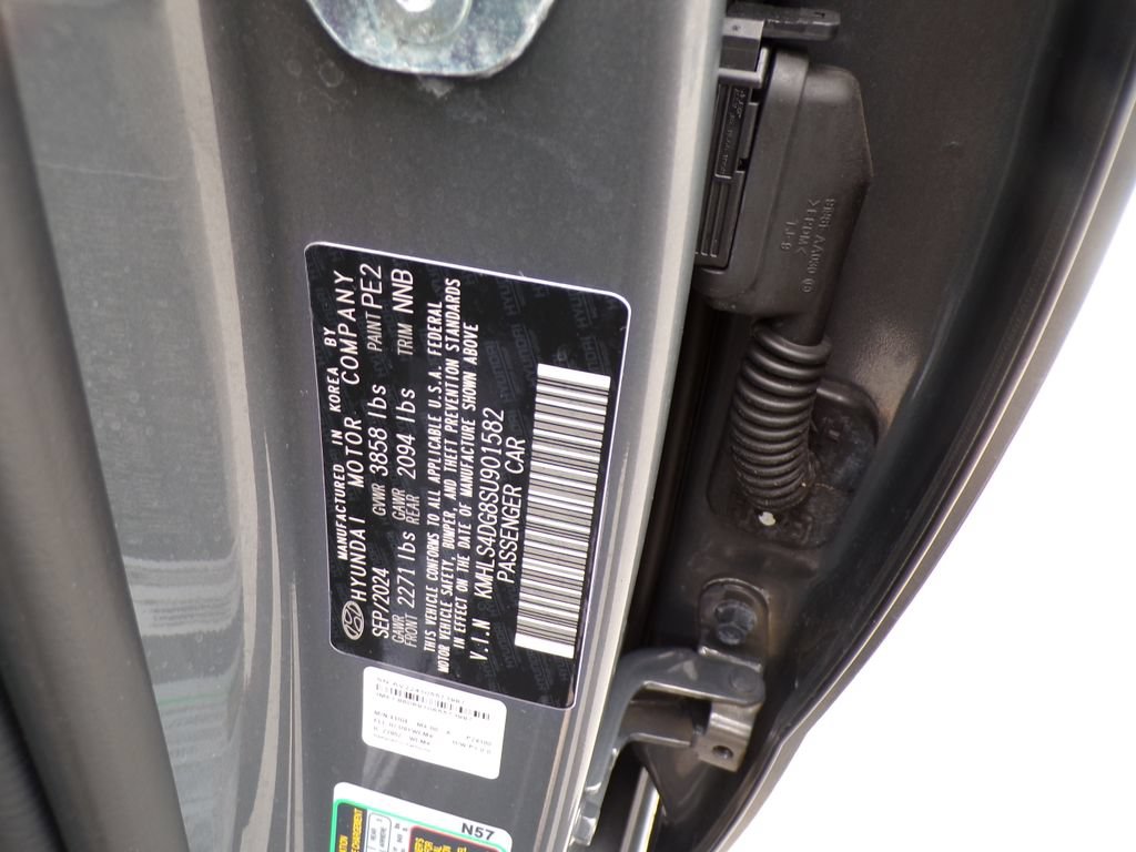 Certified 2025 Hyundai Elantra SEL FWD image 33