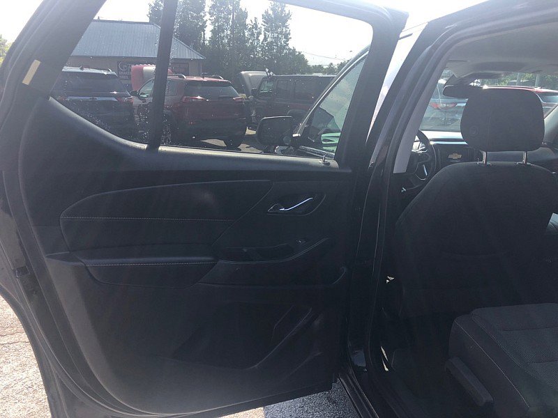 Used 2021 Chevrolet Traverse LS image 11