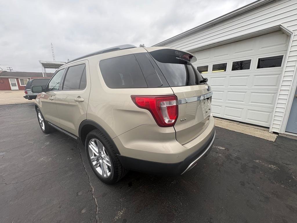 Used 2017 Ford Explorer XLT w/ Equipment Group 202A image 6