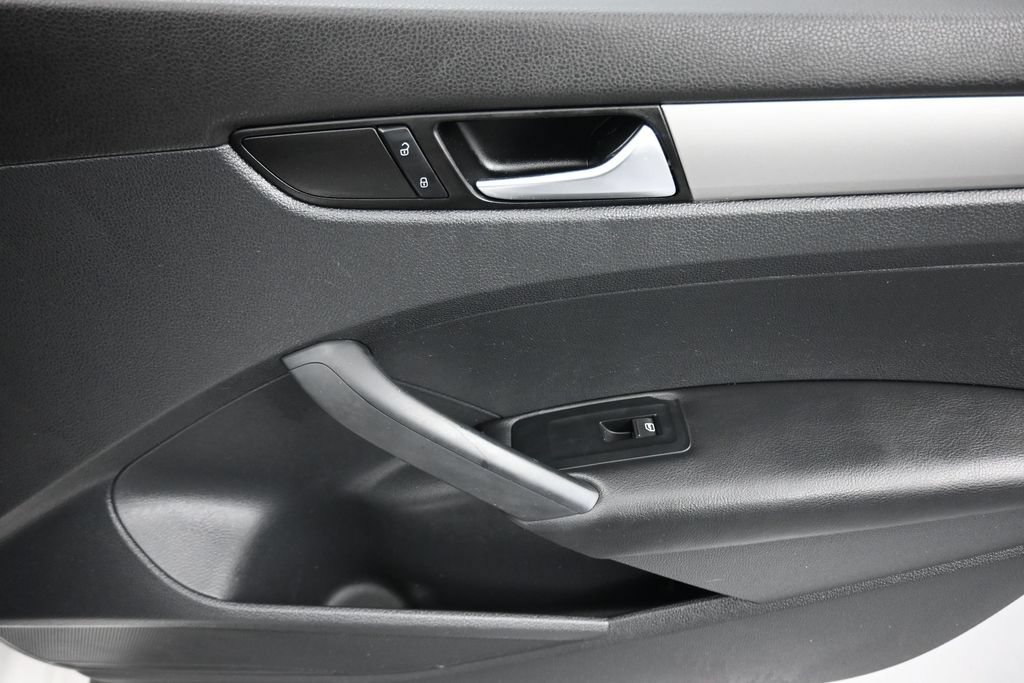 Used 2012 Volkswagen Passat 2.5 S FWD image 35
