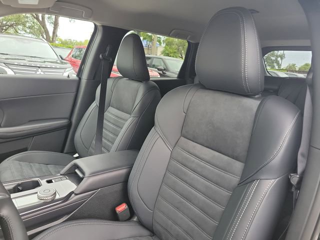New 2025 Mitsubishi Outlander SE image 22