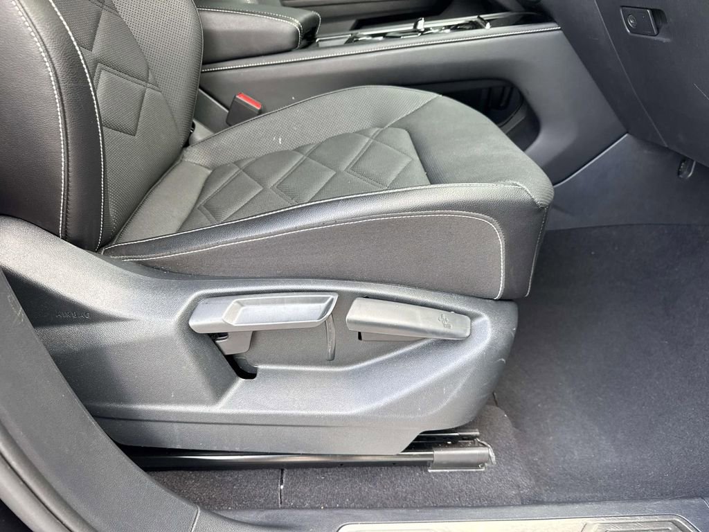 Used 2024 Volkswagen Atlas SE FWD image 16