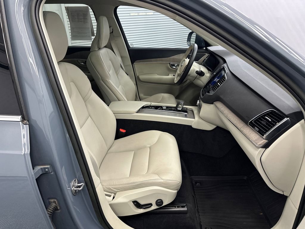 Used 2023 Volvo XC90 B5 Plus image 15
