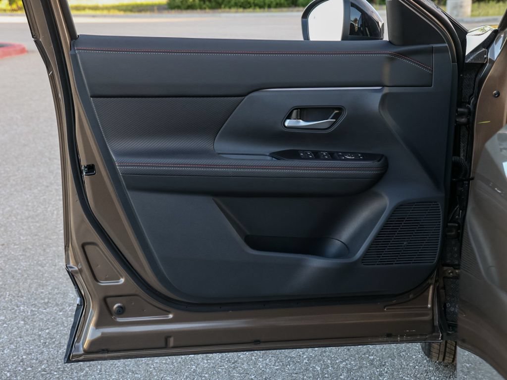 New 2026 Nissan Kicks SR FWD image 23