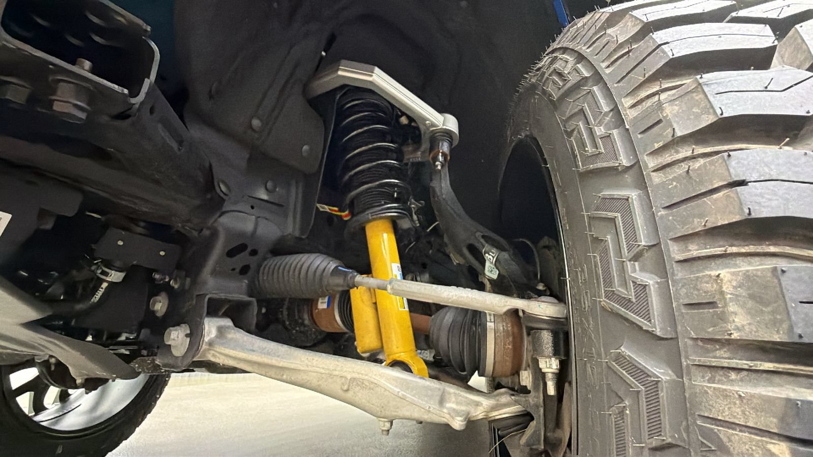 Used 2025 Ford Bronco Badlands AWD/4WD image 16
