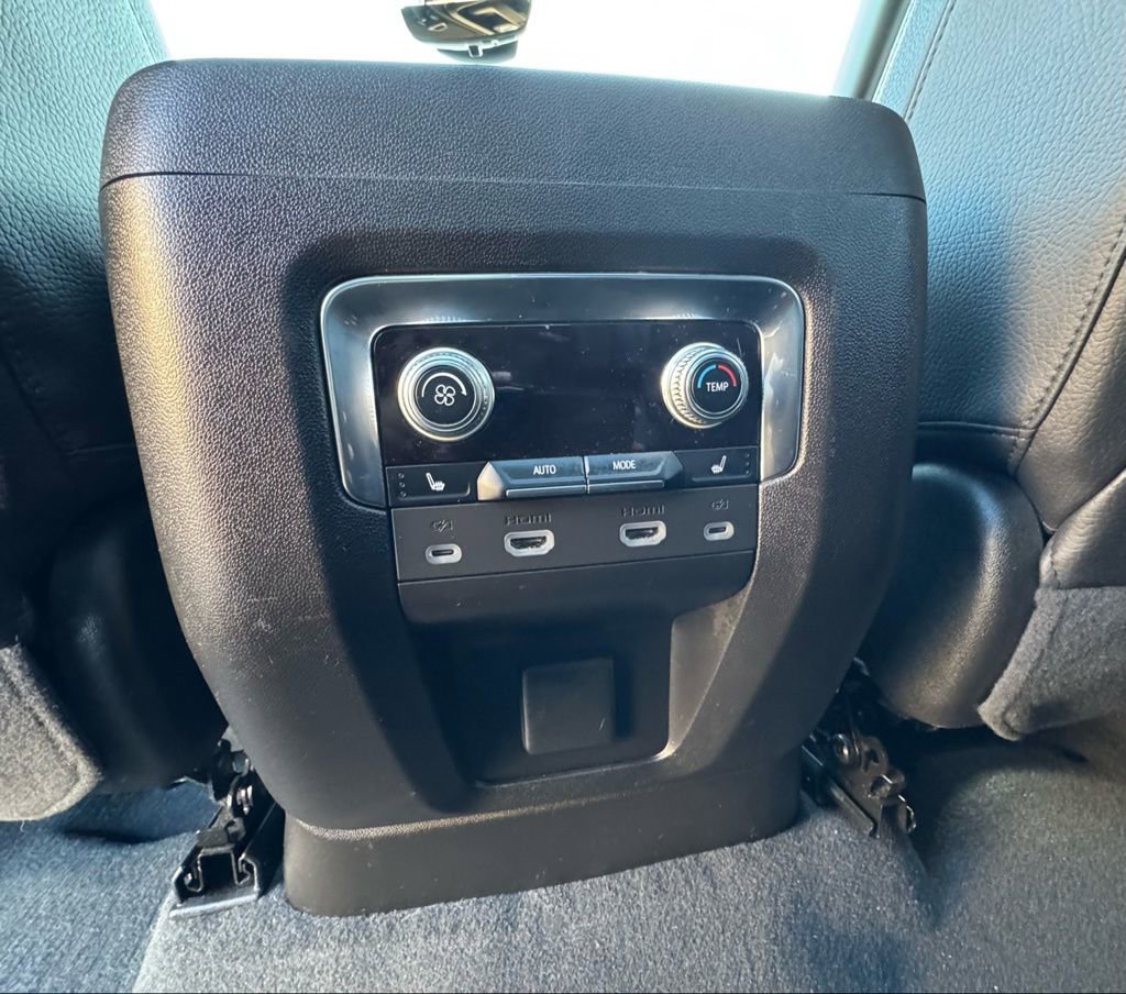 Used 2023 GMC Yukon Denali w/ Denali Reserve Package image 28