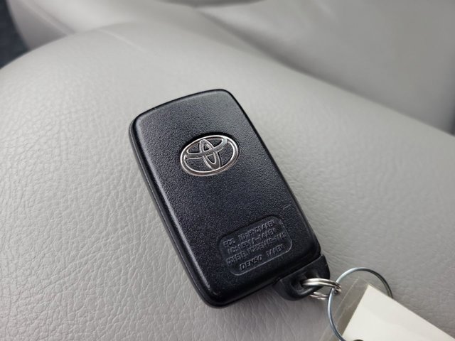 Used 2012 Toyota RAV4 Limited image 34