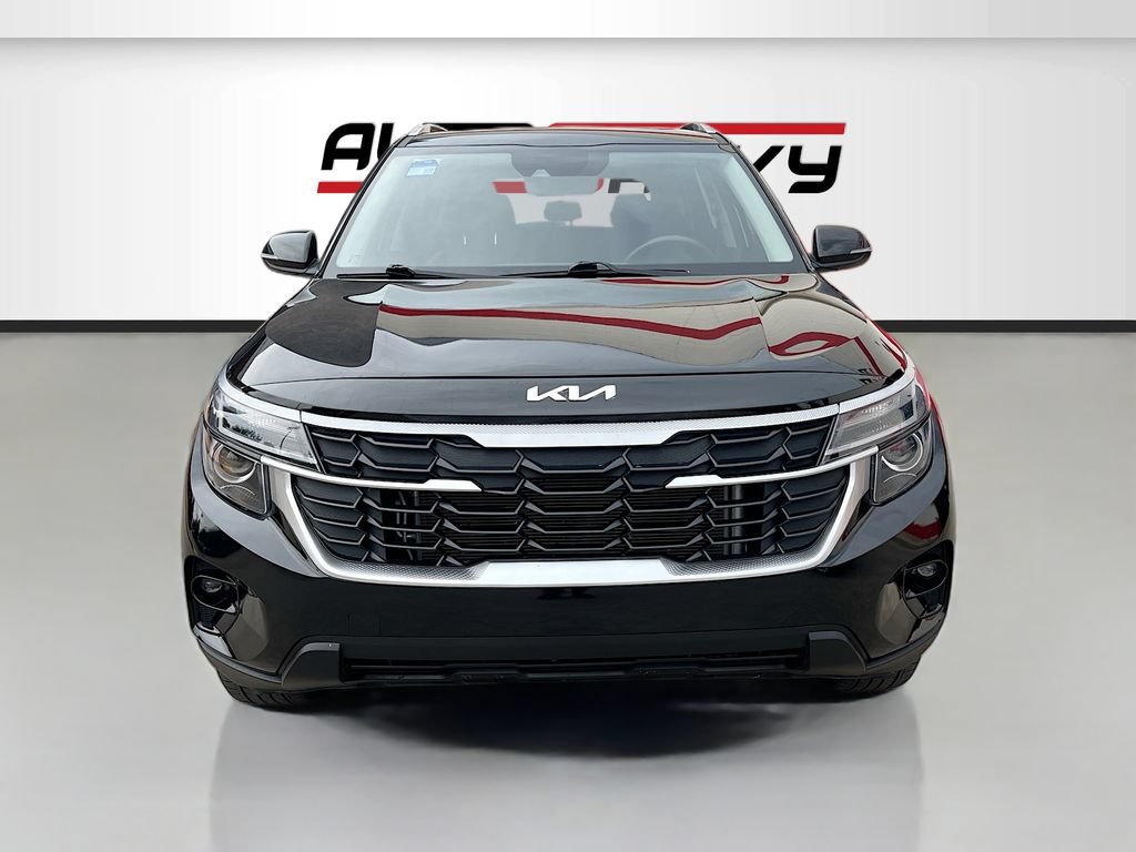 Used 2024 Kia Seltos EX AWD/4WD image 2