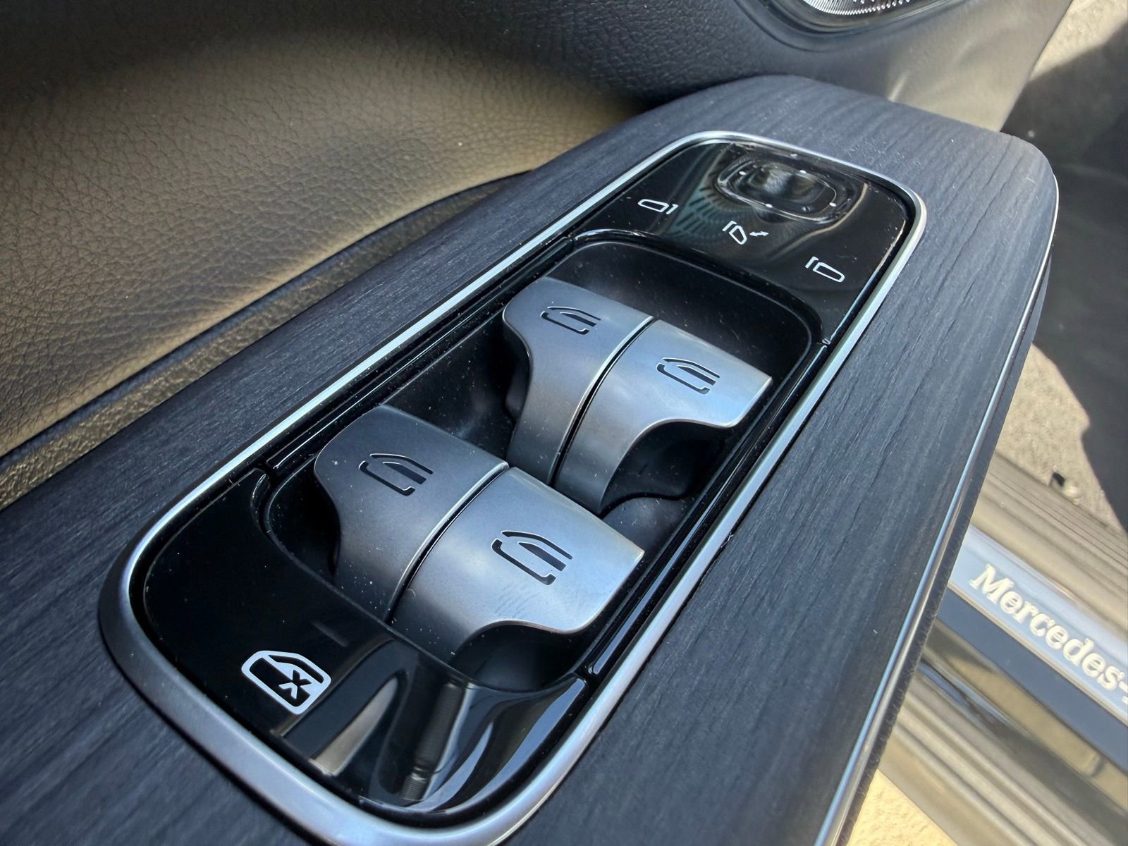 New 2026 Mercedes-Benz EQS 400 4MATIC SUV image 15