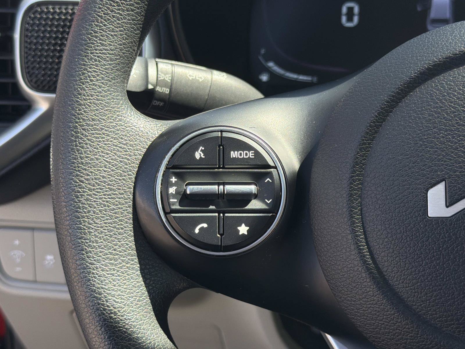 Used 2023 Kia Soul LX FWD image 9