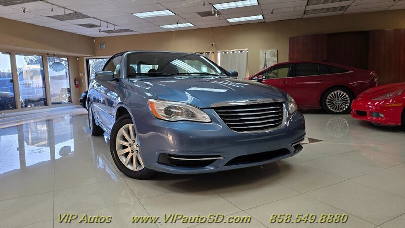 Used 2011 Chrysler 200 Touring video 1