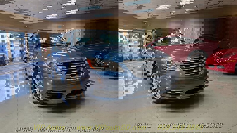 Used 2011 Chrysler 200 Touring image 1