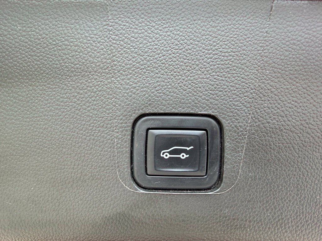 Certified 2023 Chevrolet Traverse Premier w/ LPO, Floor Liner Package AWD/4WD image 11