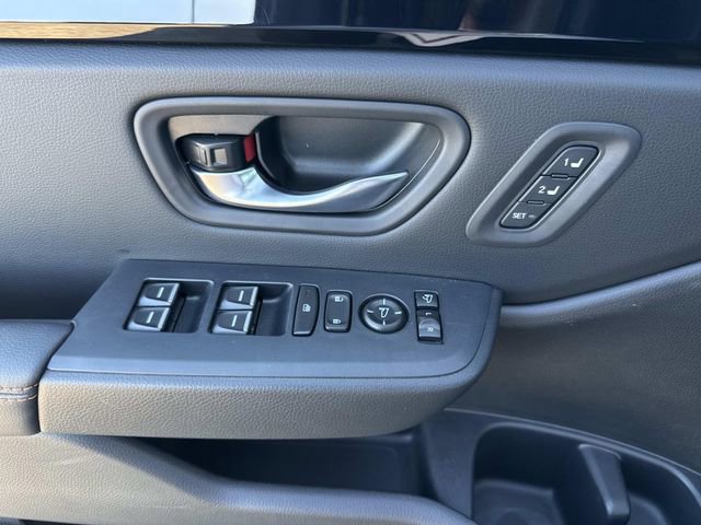 Used 2025 Honda Pilot TrailSport image 16