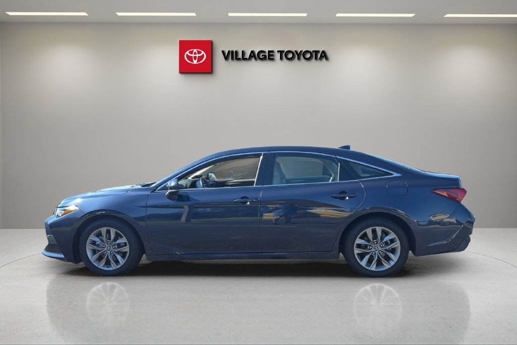 Certified 2019 Toyota Avalon XLE w/ Moonroof Package FWD image 2