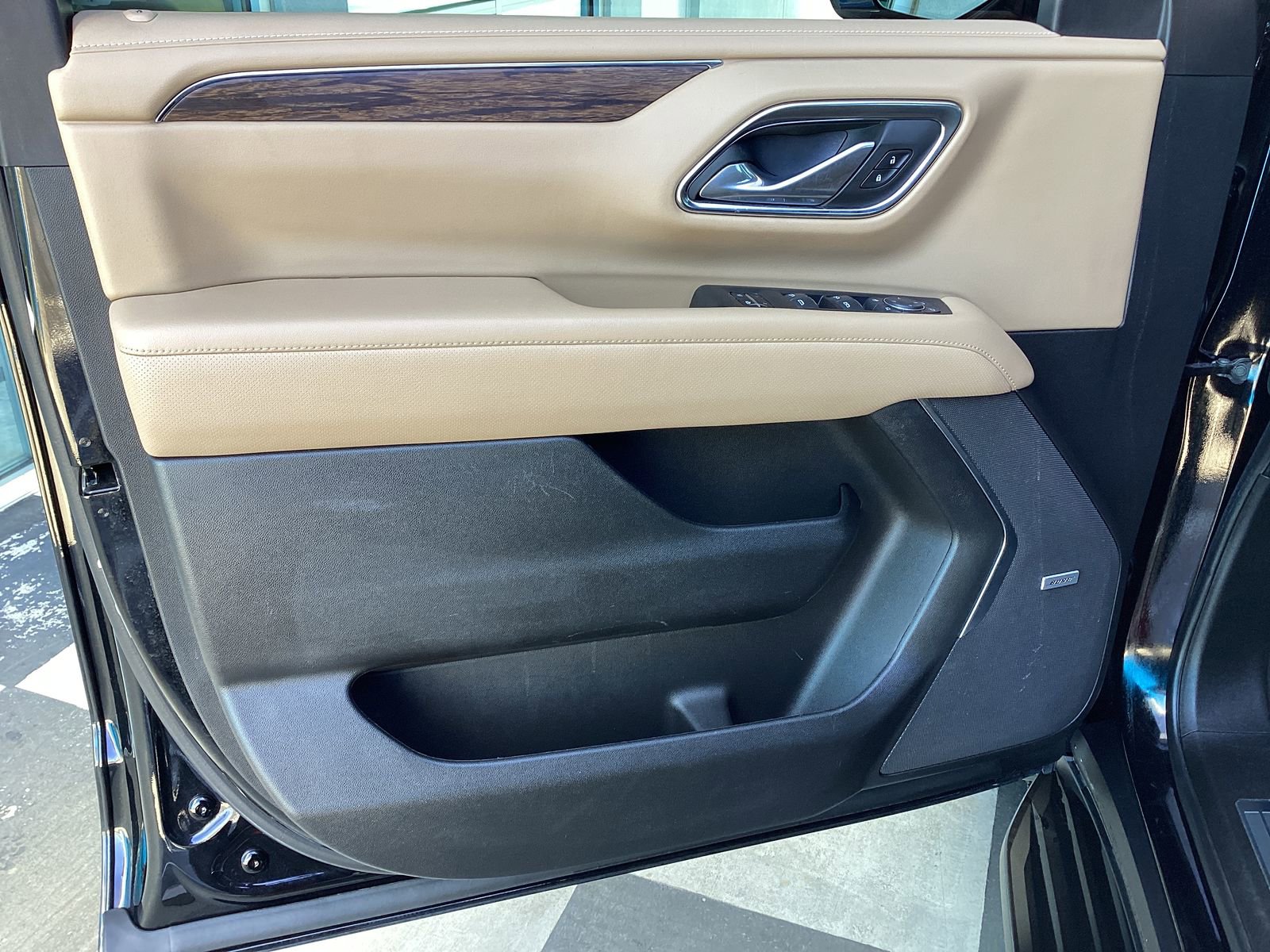 Used 2024 Chevrolet Suburban Premier RWD image 24
