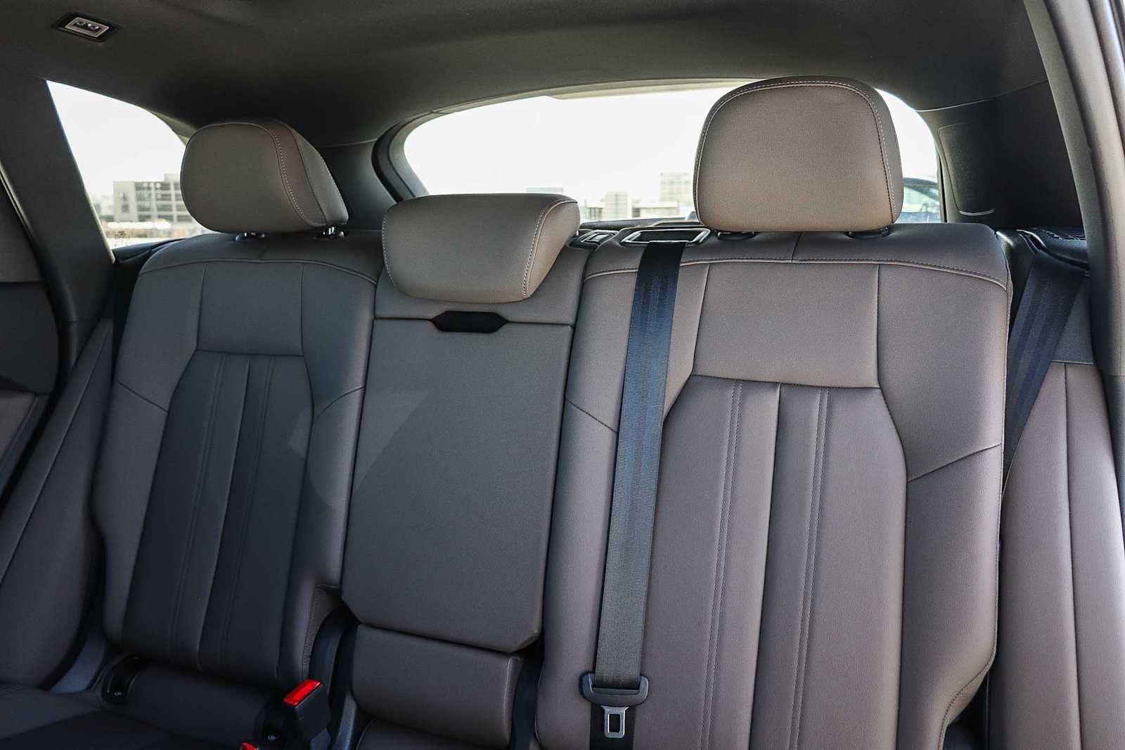 Used 2025 Audi Q5 Premium w/ Convenience Package image 23